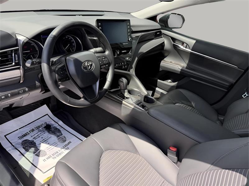 Toyota Camry Hybrid SE 2022