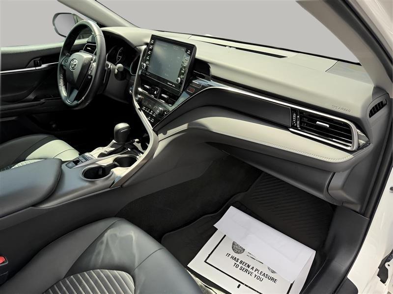 Toyota Camry Hybrid SE 2022