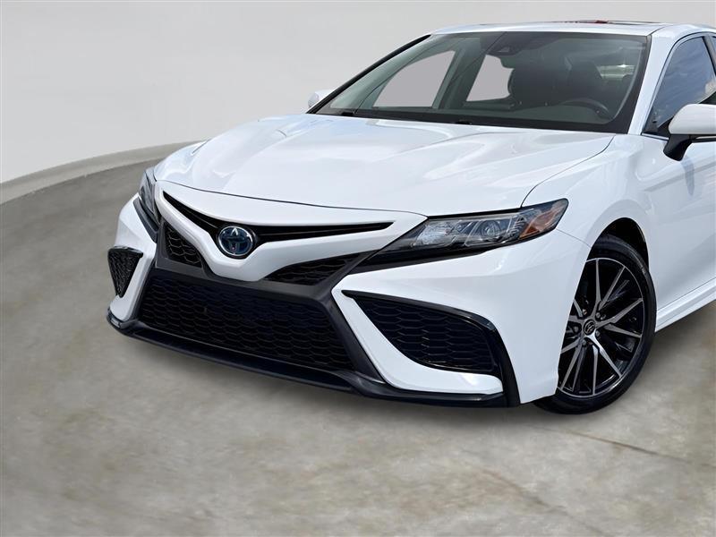 Toyota Camry Hybrid SE 2022