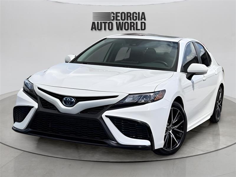 Toyota Camry Hybrid SE 2022