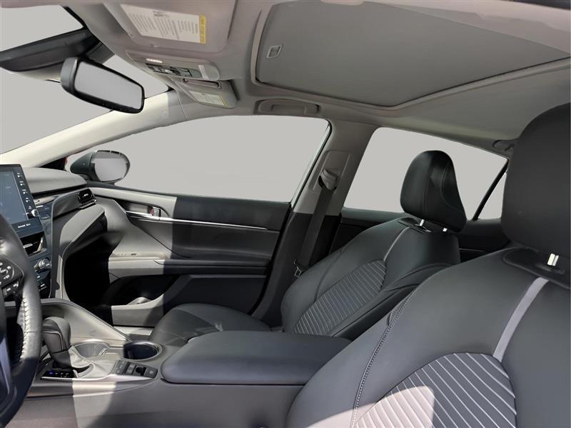 Toyota Camry Hybrid SE 2022