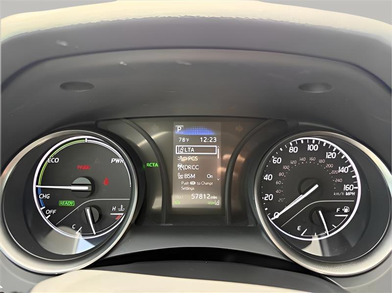 Toyota Camry Hybrid SE 2022