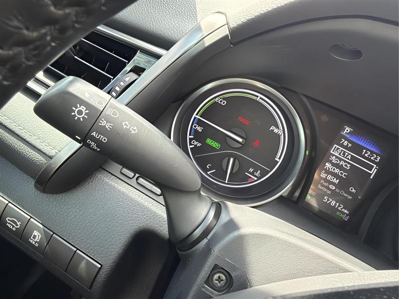 Toyota Camry Hybrid SE 2022