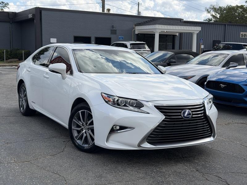 Lexus ES 300h Sedan 2017