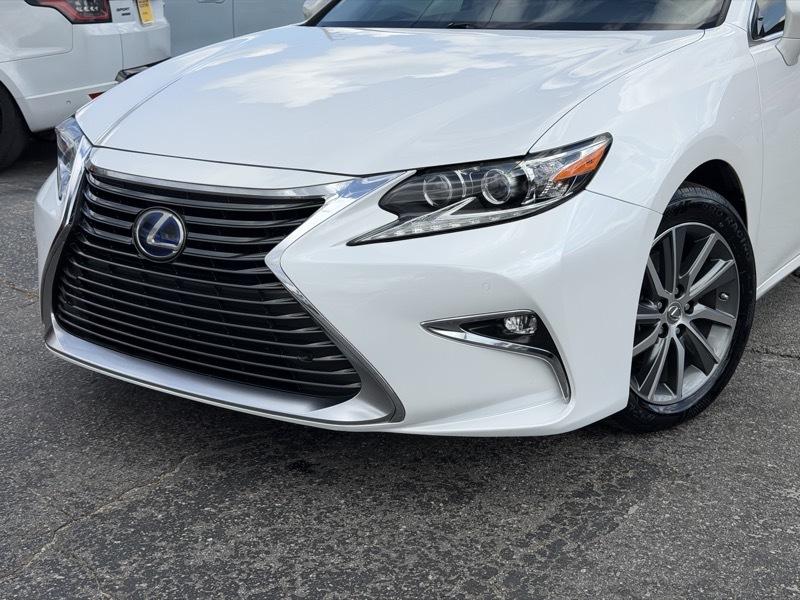 Lexus ES 300h Sedan 2017