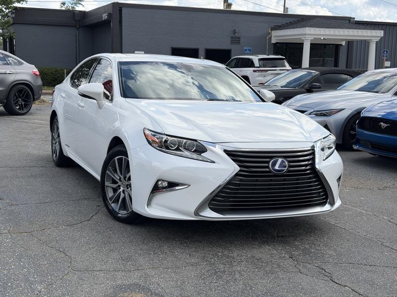 Lexus ES 300h Sedan 2017