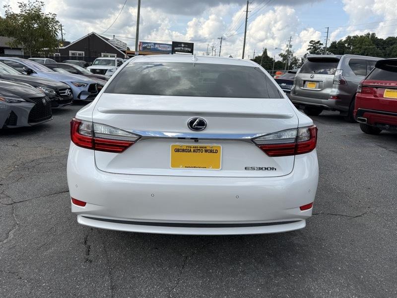 Lexus ES 300h Sedan 2017