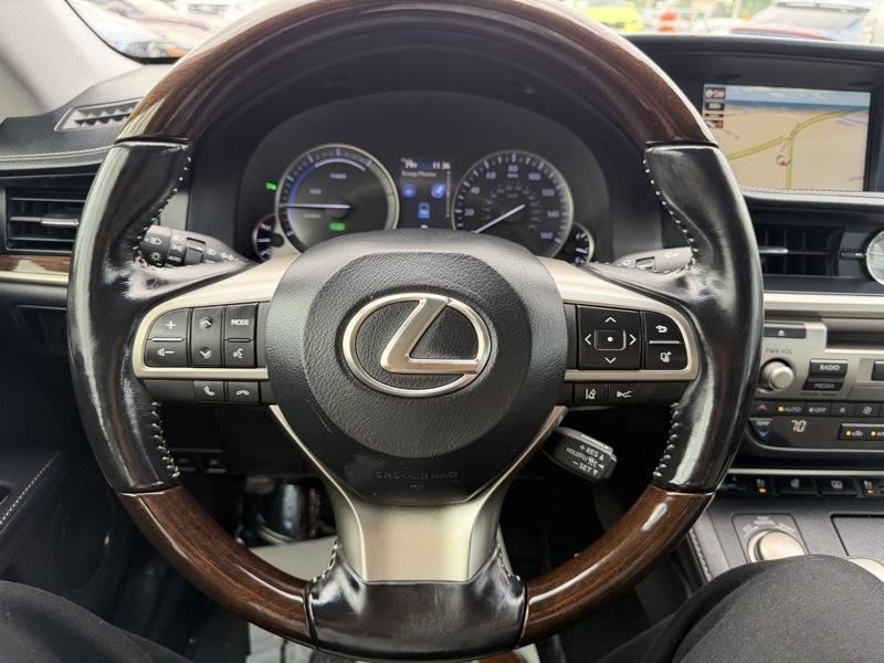 Lexus ES 300h Sedan 2017