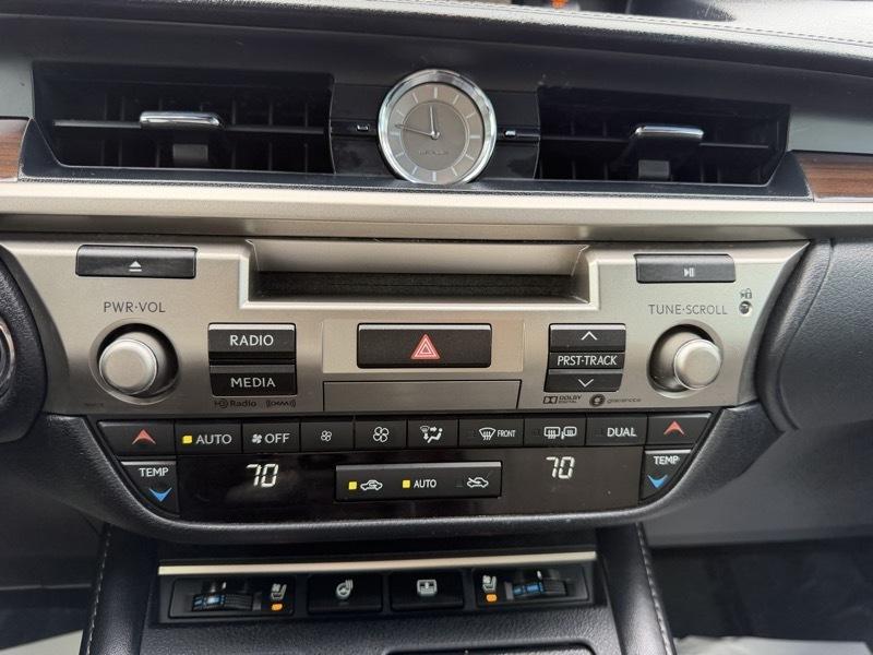 Lexus ES 300h Sedan 2017