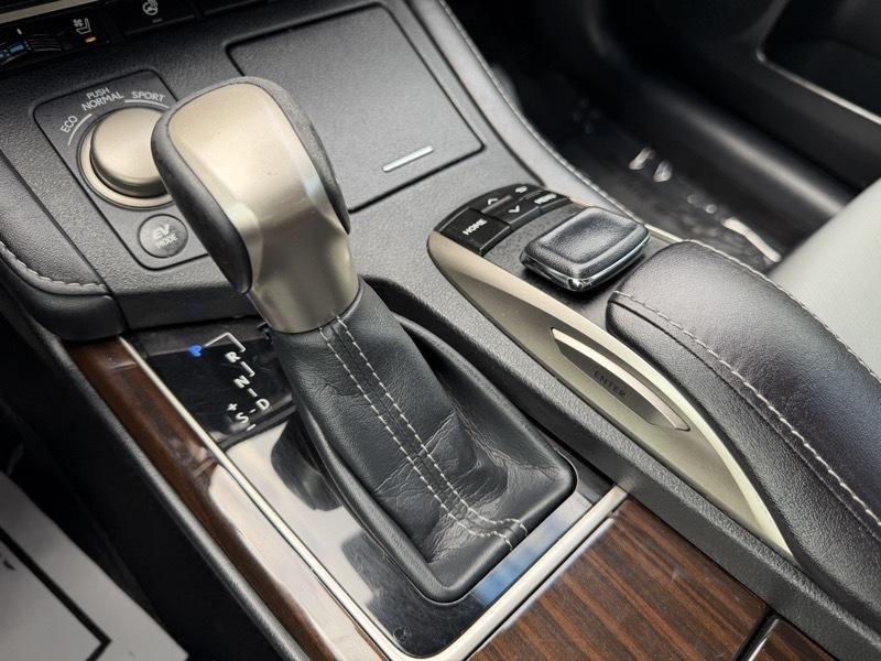 Lexus ES 300h Sedan 2017