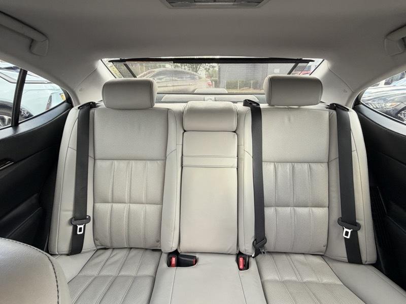 Lexus ES 300h Sedan 2017
