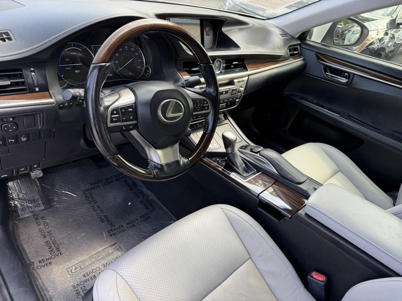 Lexus ES 300h Sedan 2017