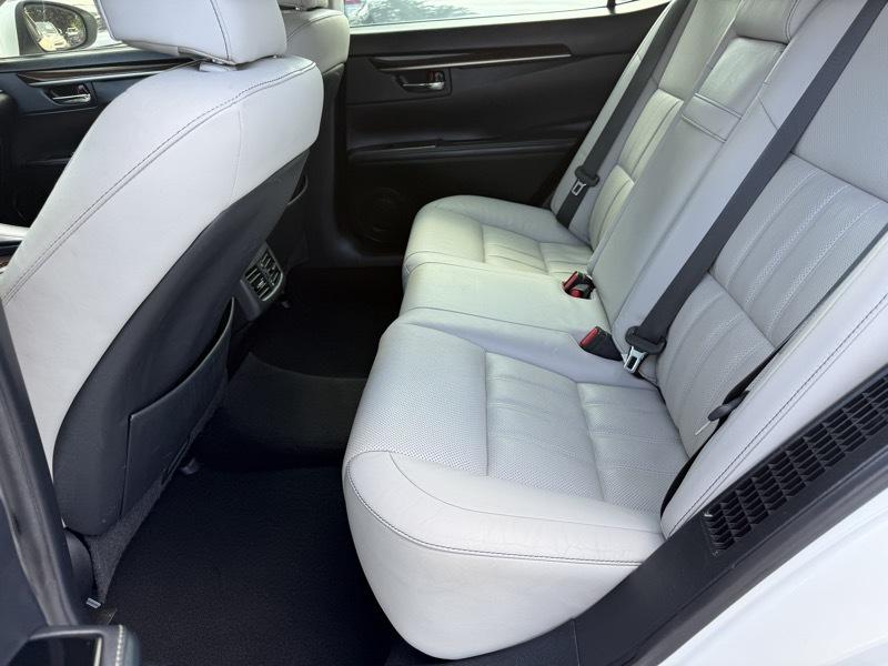 Lexus ES 300h Sedan 2017