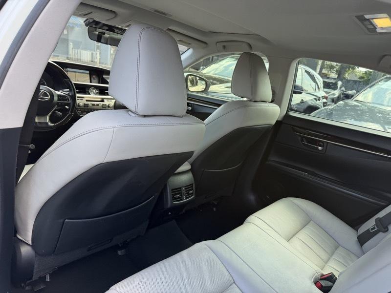 Lexus ES 300h Sedan 2017