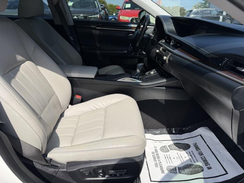 Lexus ES 300h Sedan 2017