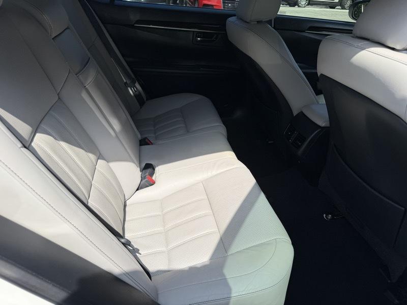 Lexus ES 300h Sedan 2017