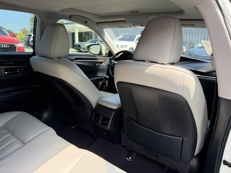 Lexus ES 300h Sedan 2017