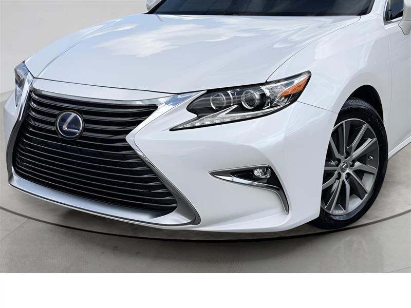 Lexus ES 300h Sedan 2017