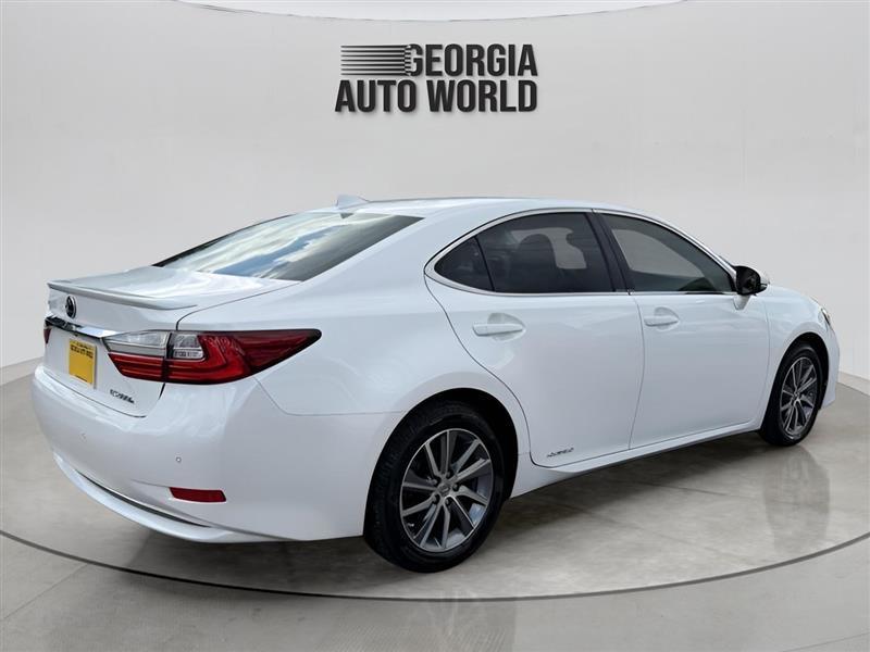 Lexus ES 300h Sedan 2017