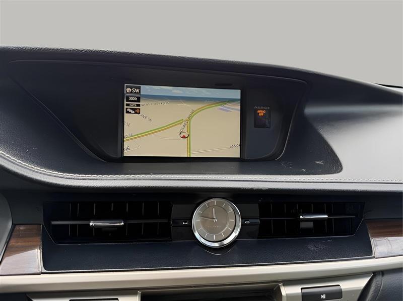 Lexus ES 300h Sedan 2017