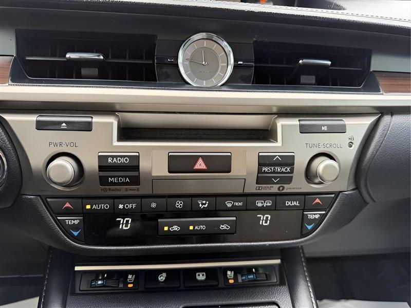 Lexus ES 300h Sedan 2017