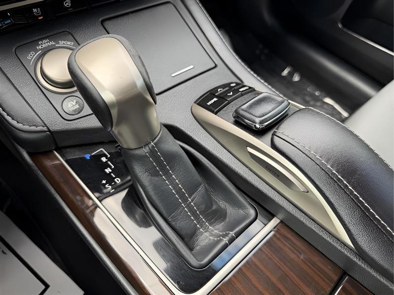 Lexus ES 300h Sedan 2017