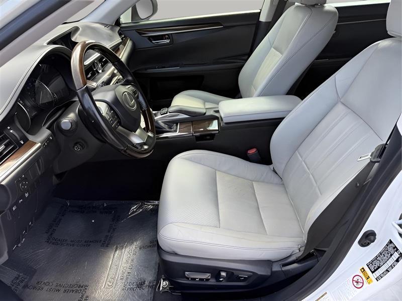 Lexus ES 300h Sedan 2017