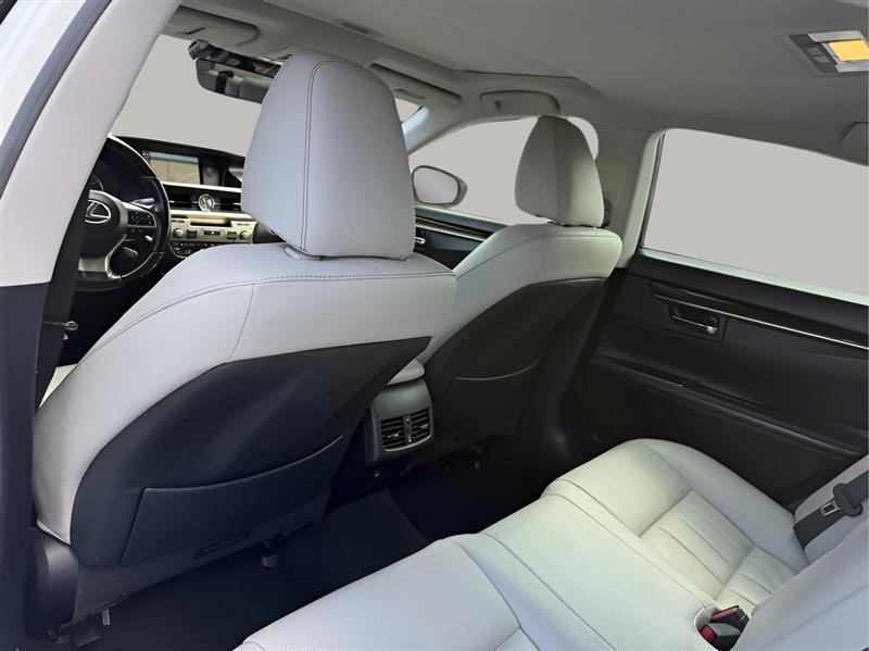 Lexus ES 300h Sedan 2017