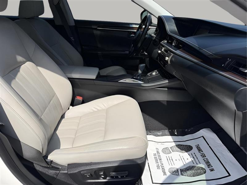 Lexus ES 300h Sedan 2017