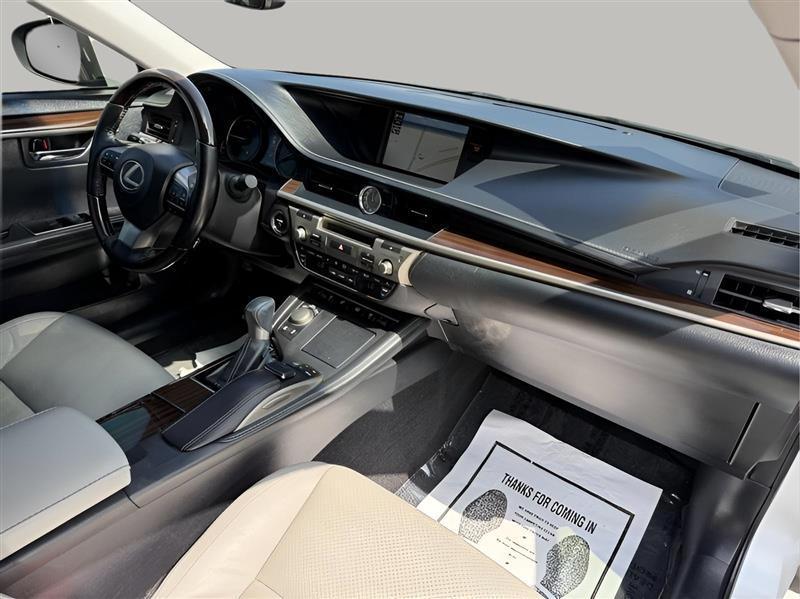 Lexus ES 300h Sedan 2017