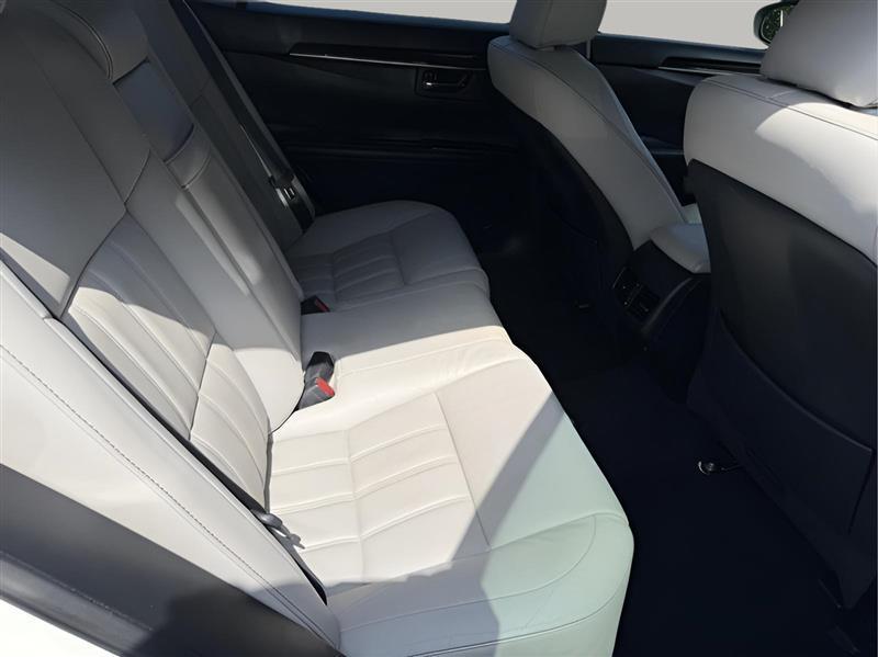 Lexus ES 300h Sedan 2017