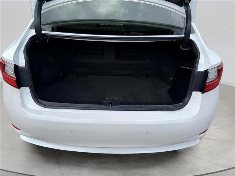 Lexus ES 300h Sedan 2017