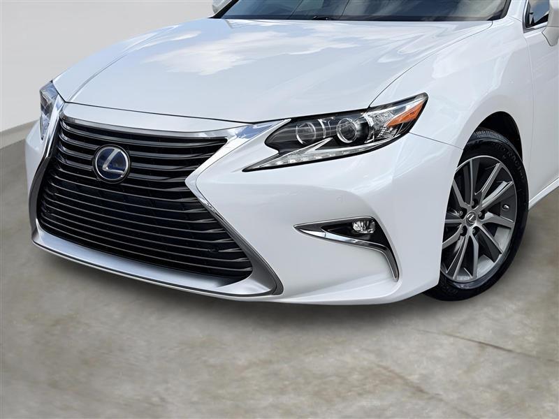 Lexus ES 300h Sedan 2017