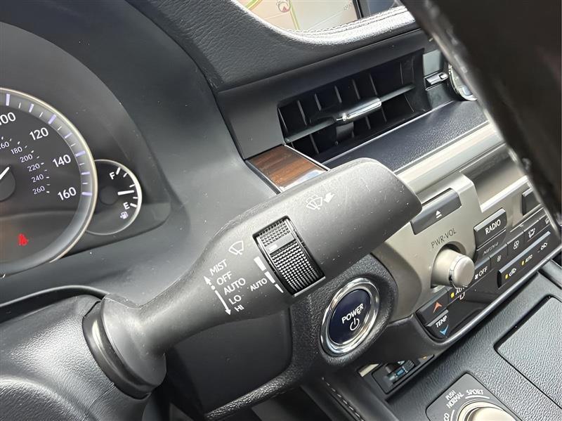 Lexus ES 300h Sedan 2017