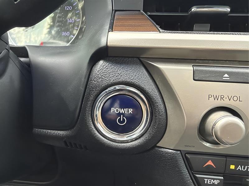 Lexus ES 300h Sedan 2017
