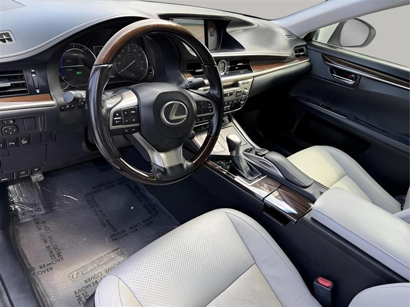 Lexus ES 300h Sedan 2017