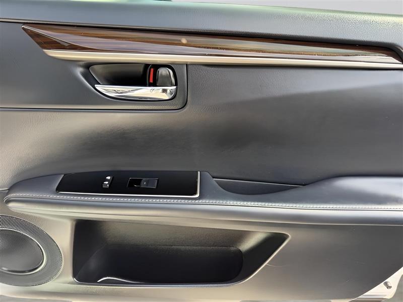 Lexus ES 300h Sedan 2017