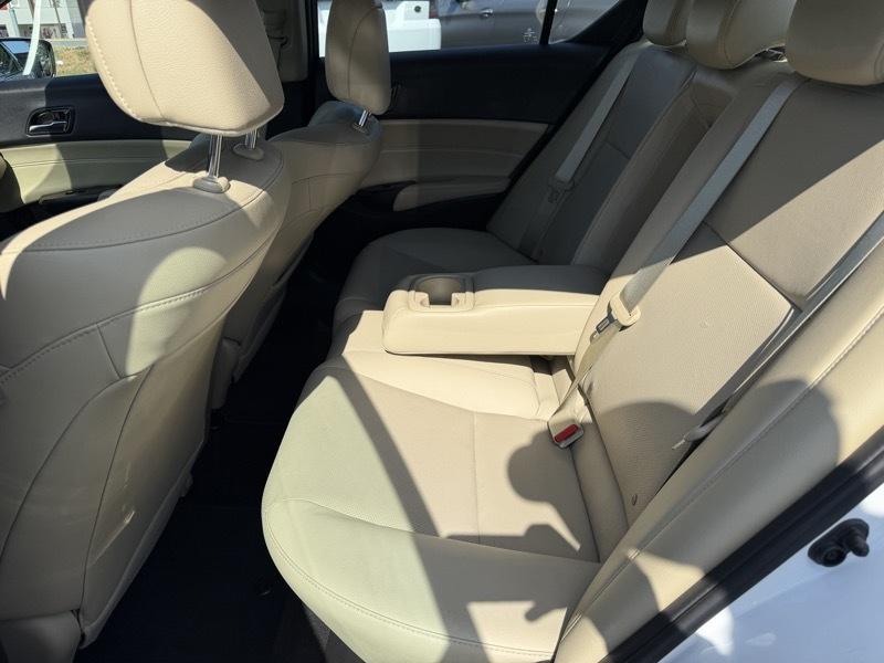 Acura ILX 8-Spd AT w/ Premium Package 2017