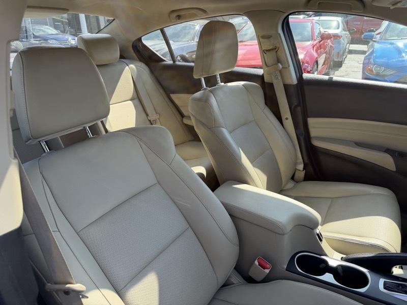 Acura ILX 8-Spd AT w/ Premium Package 2017