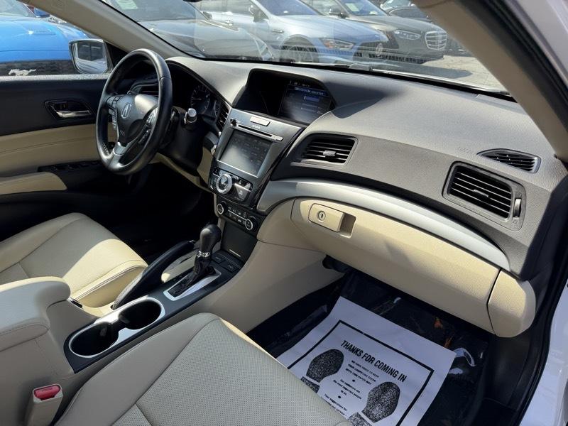 Acura ILX 8-Spd AT w/ Premium Package 2017