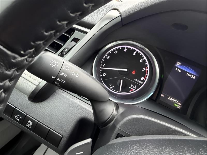 Toyota Camry 4dr Sdn I4 Auto SE (Natl) 2019