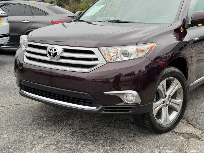 Toyota Highlander Limited 2WD 2011