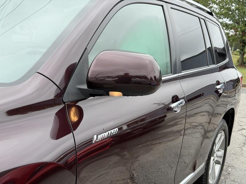 Toyota Highlander Limited 2WD 2011