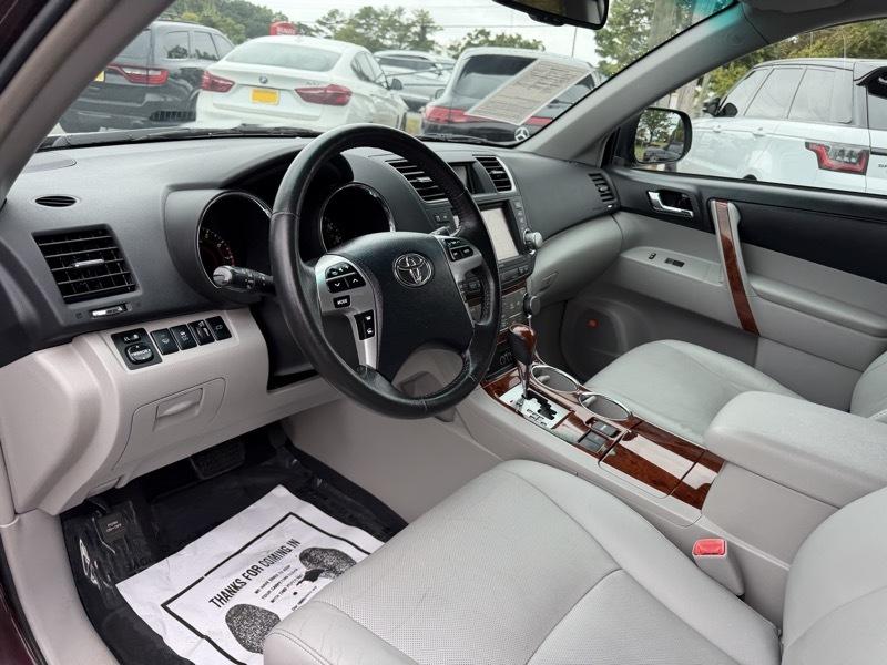Toyota Highlander Limited 2WD 2011