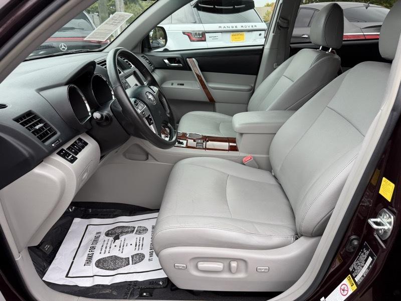 Toyota Highlander Limited 2WD 2011