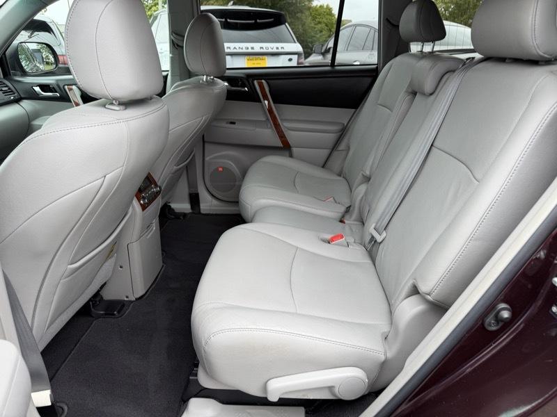 Toyota Highlander Limited 2WD 2011