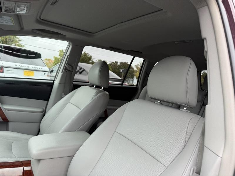 Toyota Highlander Limited 2WD 2011