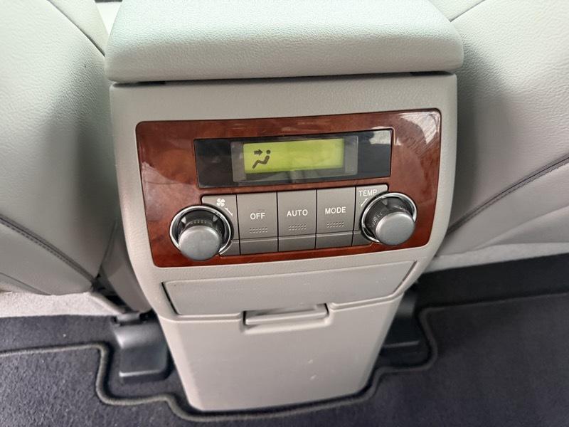 Toyota Highlander Limited 2WD 2011