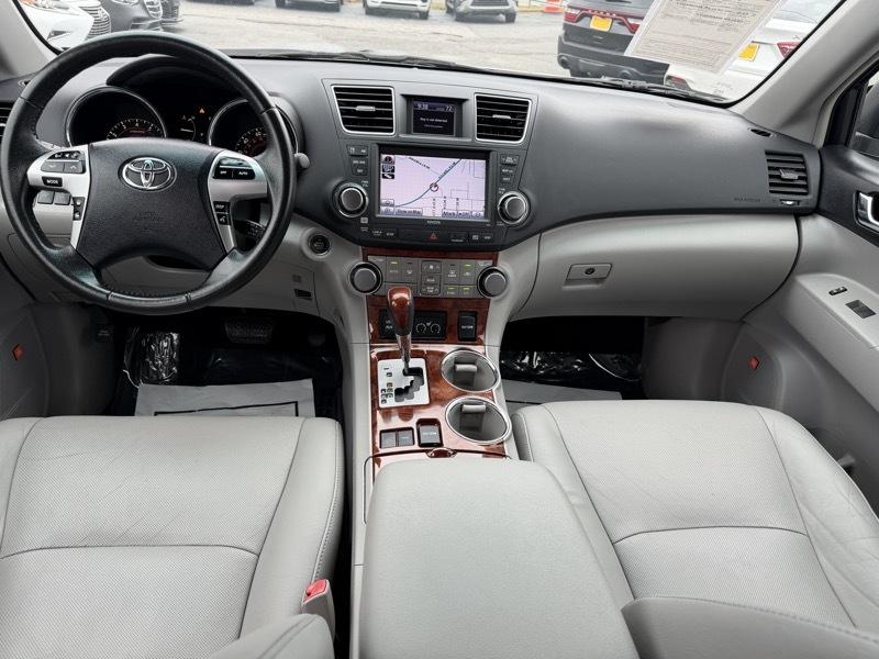 Toyota Highlander Limited 2WD 2011