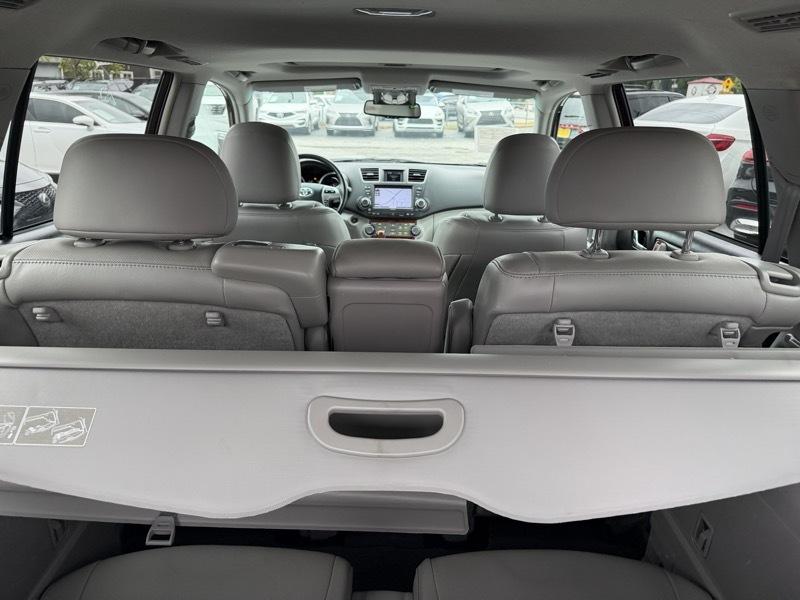 Toyota Highlander Limited 2WD 2011